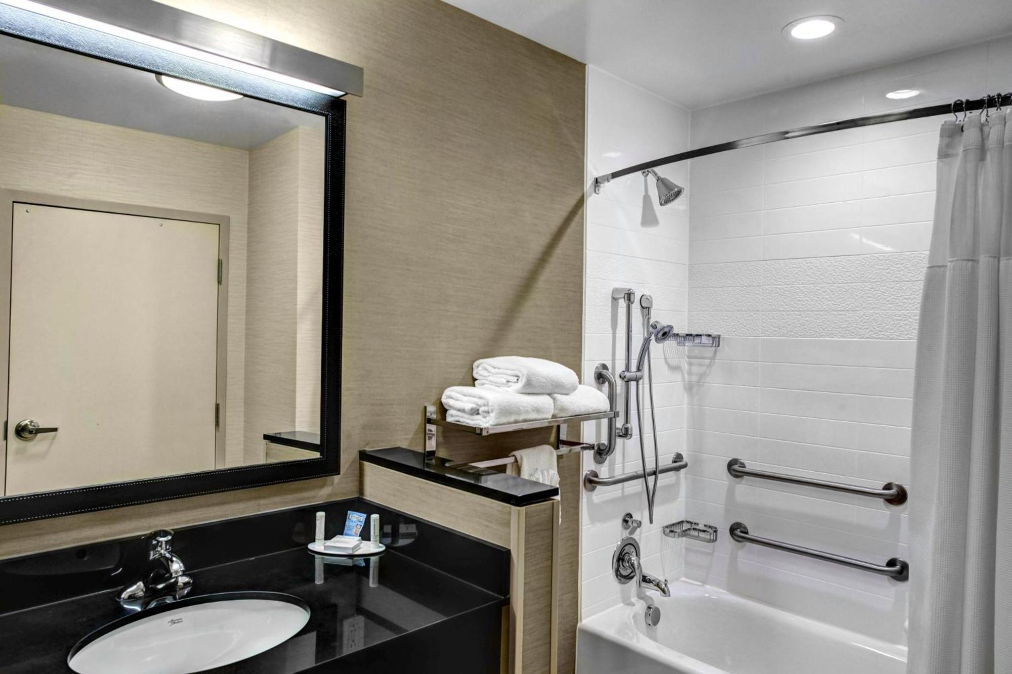 Fairfield Inn & Suites By Marriott Lansing At Eastwood Extérieur photo