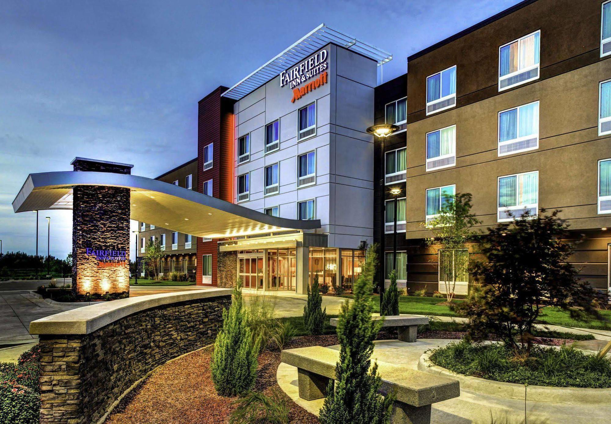 Fairfield Inn & Suites By Marriott Lansing At Eastwood Extérieur photo